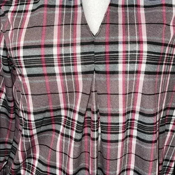 NY Collection V-Neck Plaid Shirt. - Picture 5 of 16